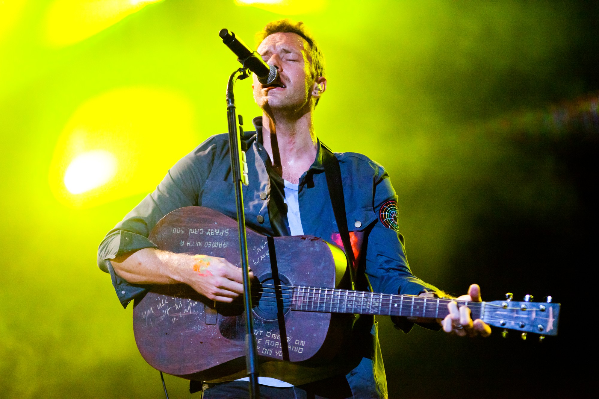 Слушать песню coldplay. Крис Мартин. Coldplay. Chris Martin, British Singer.. Гитарист Coldplay.