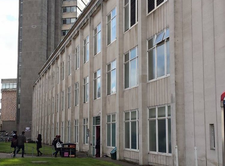 Price to study law rises, but University defends decision Gair Rhydd