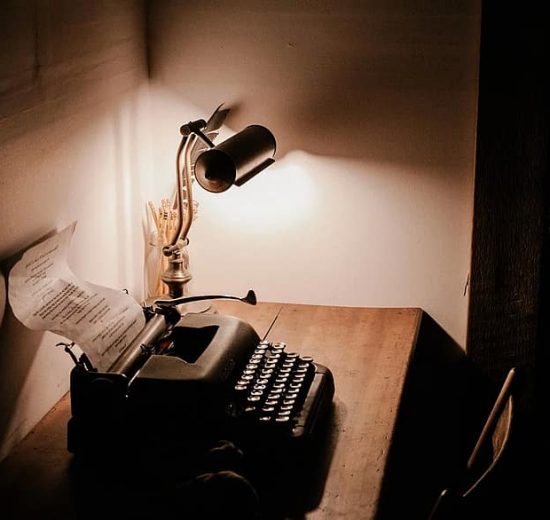 Students may find it difficult to decorate bedrooms, but there some simple and effective ways to make your room feel homely on a budget.