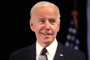 Joe Biden yw arlywydd nesaf yr Unol Daleithiau