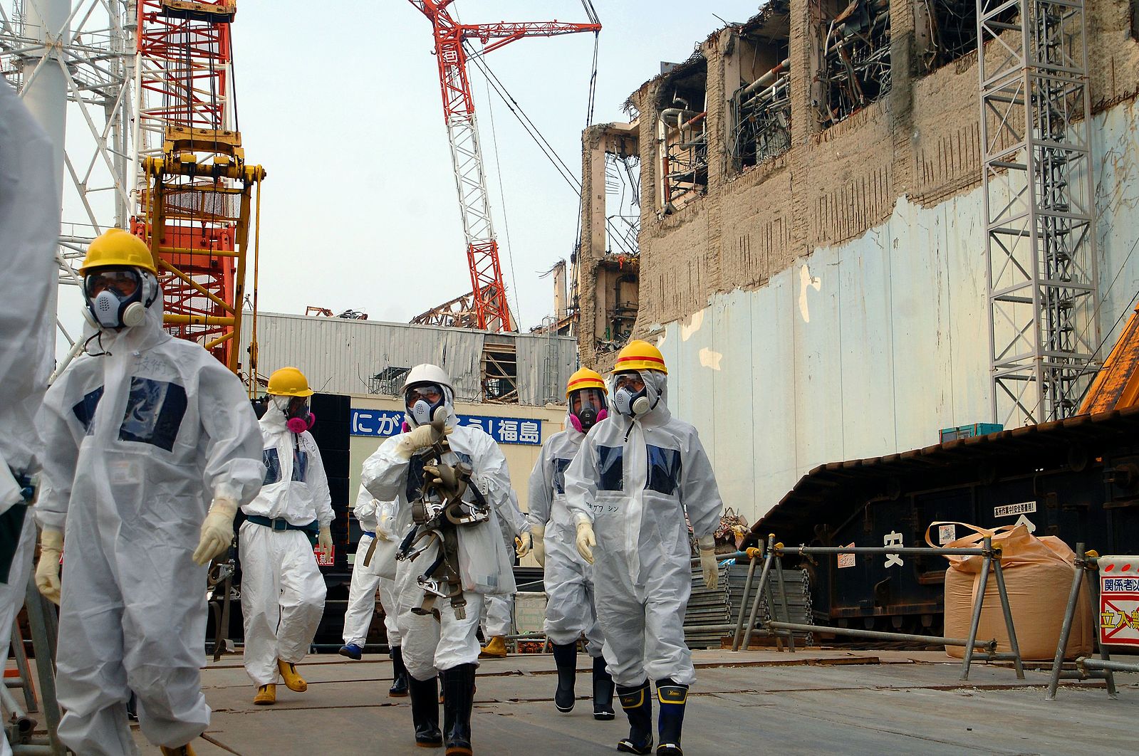 Experts at Fukushima Daiichi