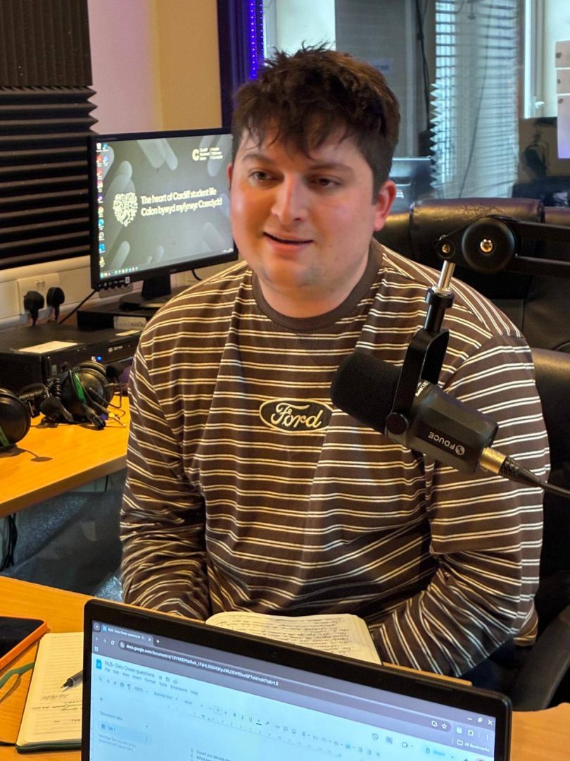 Deio Owen is interviwed by a member of Gair Rhydd