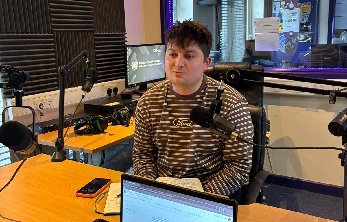 Deio Owen is interviwed by a member of Gair Rhydd