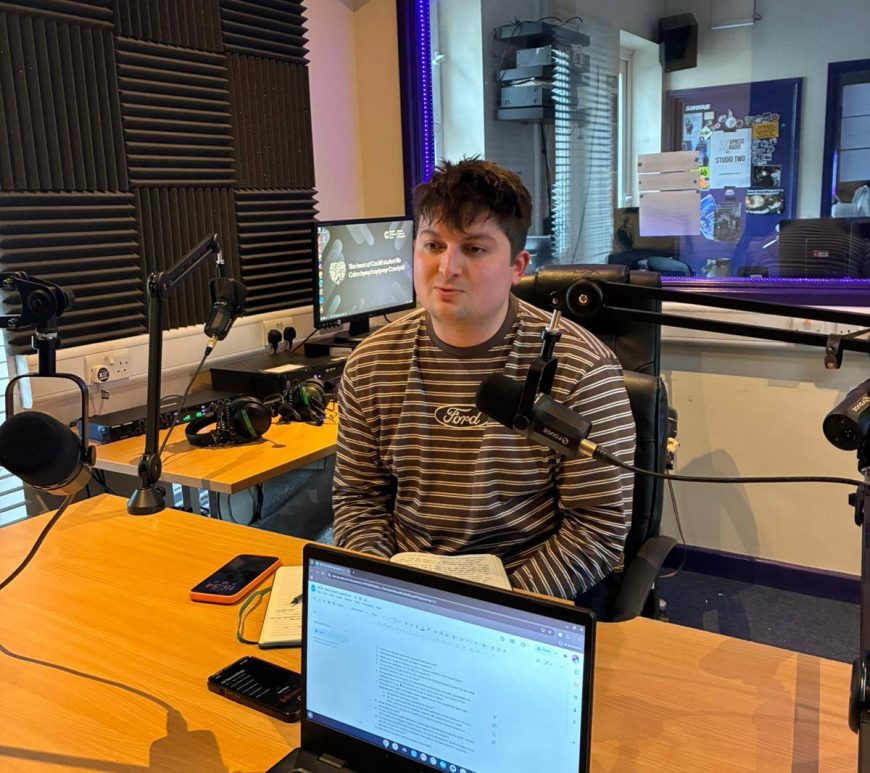 Deio Owen is interviwed by a member of Gair Rhydd