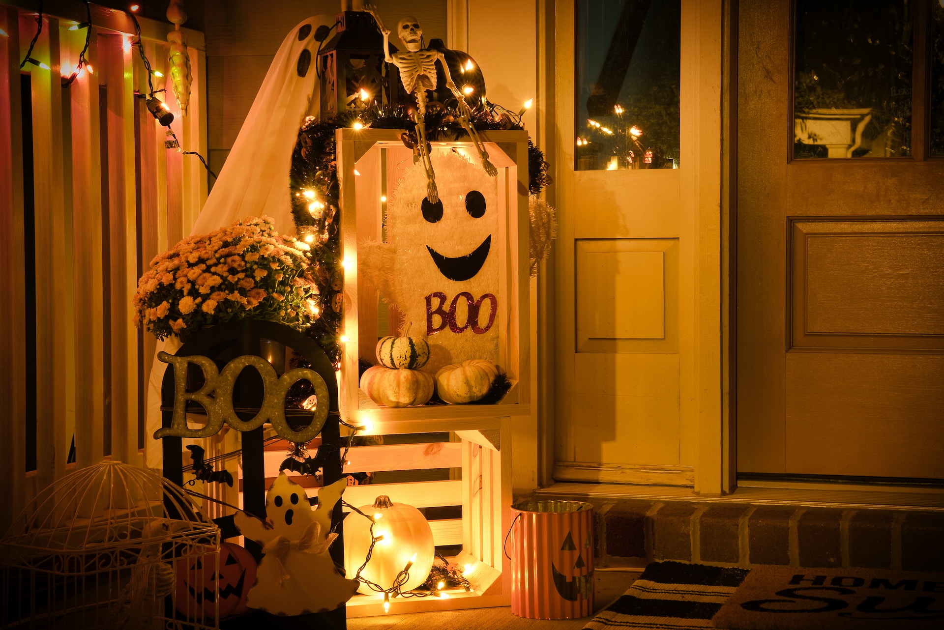 Golden Halloween decorations