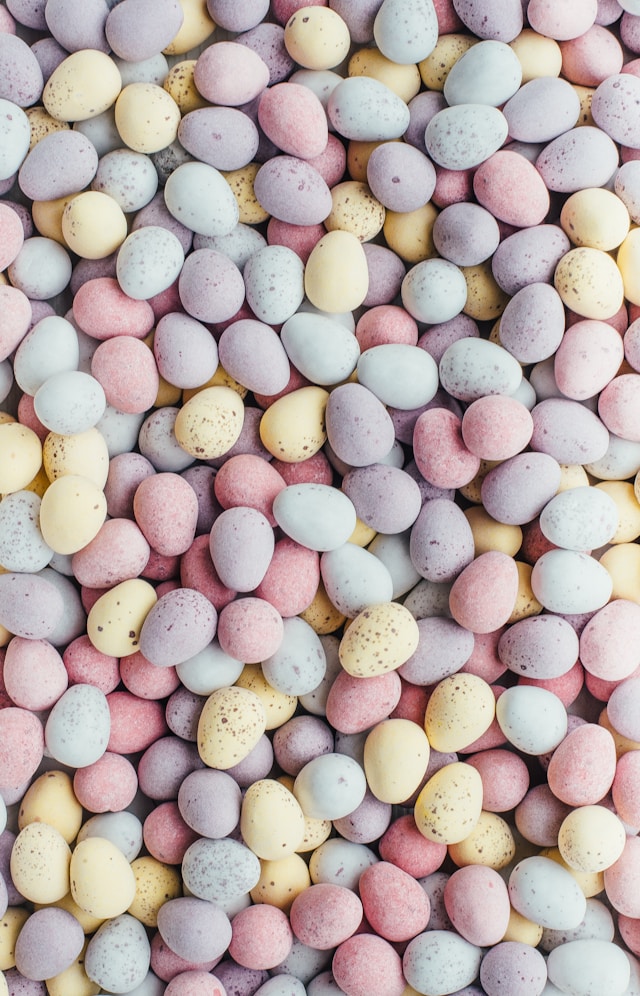 Mini eggs - photograph by Annie Spratt via Unsplash
