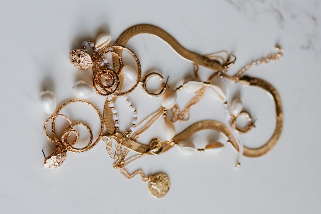image of lots of gold jewellery